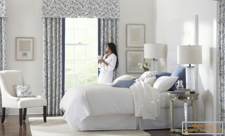 лепо-бело-плаво-стакло-модерно-дизајн-прозор-завеса-спаваћа-идеја-цвјетни-мотив-валанце-винтаге-завеса-бити-опремљен-двокрилна-лампа-бела- спрат-у спаваћој соби-као-добро-као-цурта