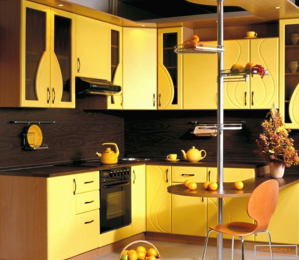 Браон боје у комбинацији са жутим