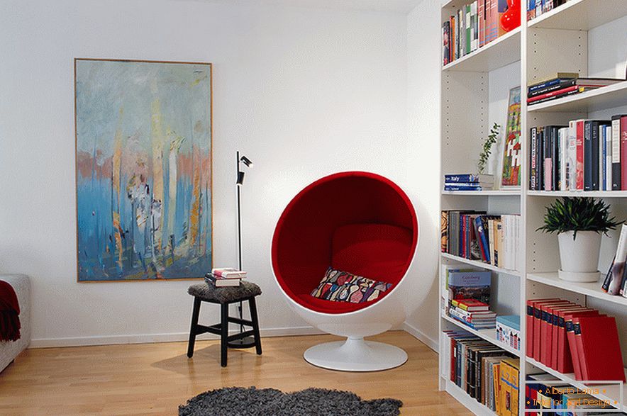 Округла столица и кутија за књиге