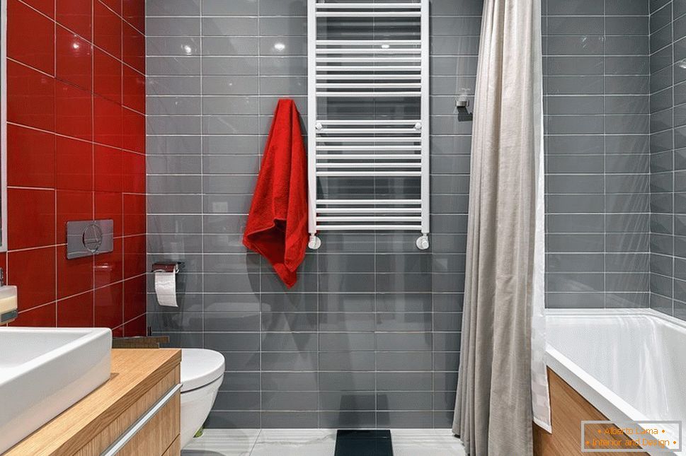 Црвено-сиви зидови у купатилу