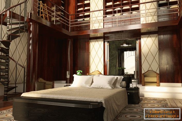 Спаваћа соба са високим плафонима је врло ефикасно уређена. Простор је организован функционално и једноставно. Спирално степениште води импресивну гардеробу.
