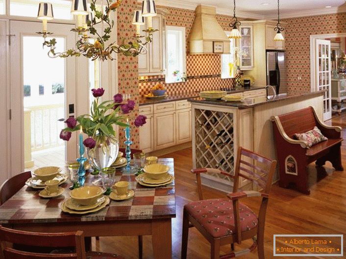 Цоунтри стиле је идеалан за уређење кухињског простора. Мала кухиња у сеоској кући у стилу земље је одлично место за топла породична окупљања.