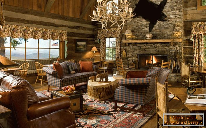 Дневна соба у ловној кући у стилу државе. Стил се карактерише благим немарима у дизајну. 