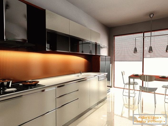 Подмукла светлост у кухињи модерног стила чини атмосферу романтичном. Ефекат се постиже помоћу жалузине које покривају панорамске прозоре.