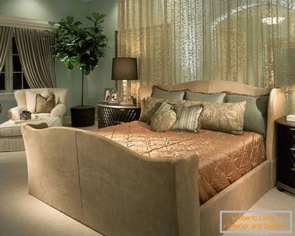Луксузне прозирне завесе са узорком у дизајну спаваће собе