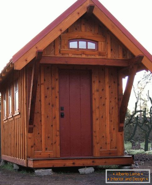 Мала дрвена кућа