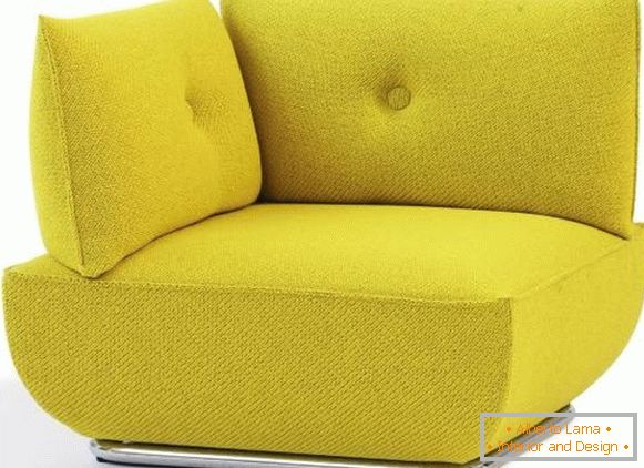 Жута кутна фотеља у модерном стилу