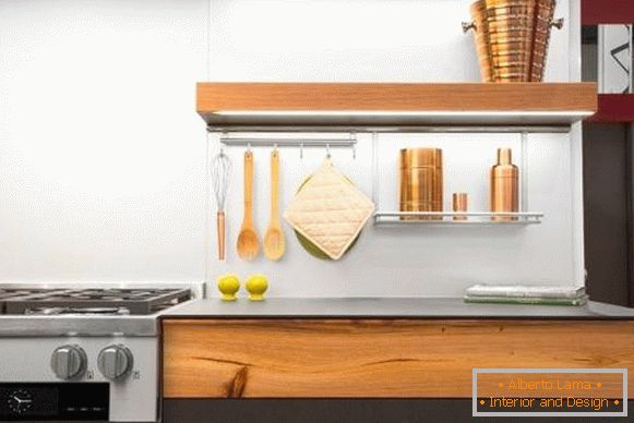 Елегантан модеран прибор за ограде у кухињи - фотографија