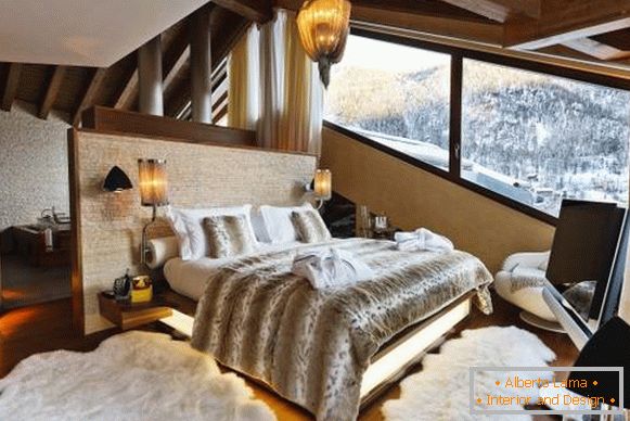 луксузна спаваћа соба са погледом на планину