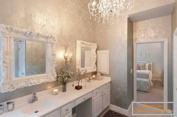 Класичне купатилске огледала са штукатним лајснама