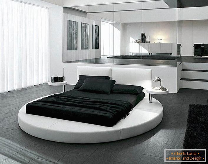 Дизајн спаваће собе у стилу минимализма наглашава се правилно одабраним намештајем. Интересантан детаљ ентеријера је округли кревет.
