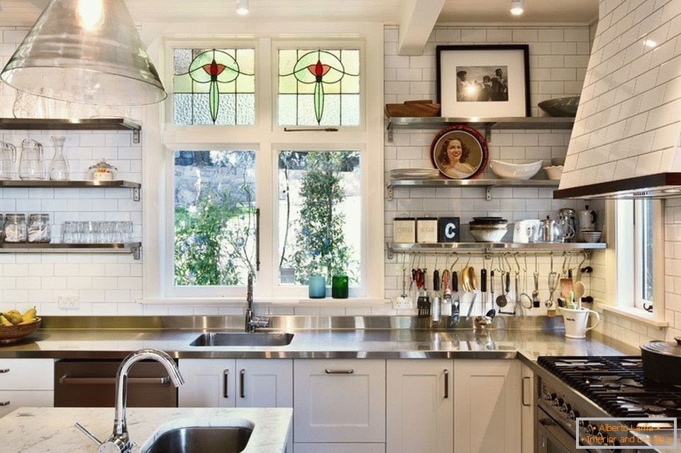 Декорација прозора у кухињи