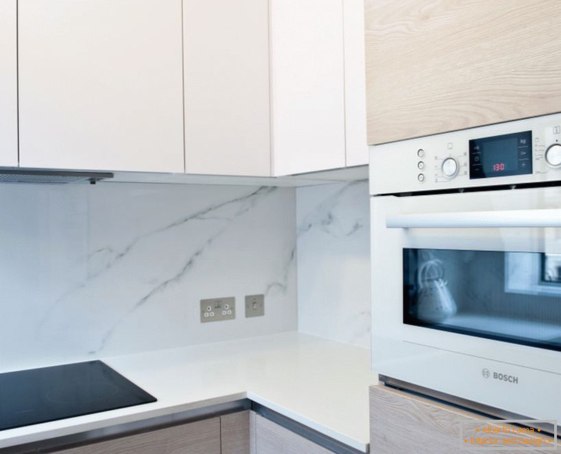 Локација кућних апарата и радне површине у кухињи