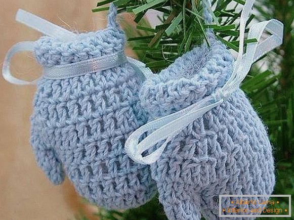 Плетене рукавице за поклоне за Нову годину